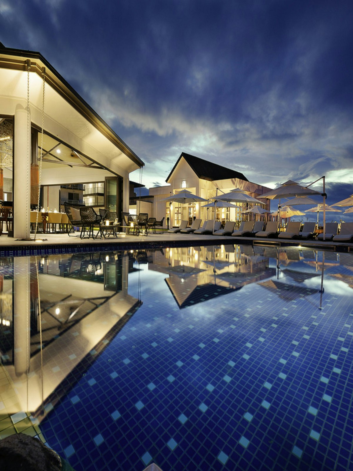 Infinity pool overlooking the ocean at a luxury resort